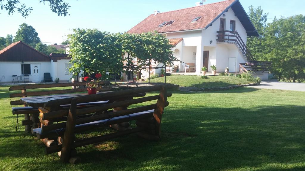 Guest House Family Dukic Rakovica Ruang foto